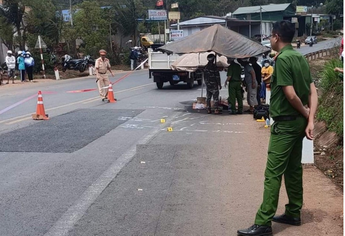 An ninh - Hình sự - Tạm giữ tài xế gây tai nạn khiến 2 học sinh thương vong rồi bỏ đi