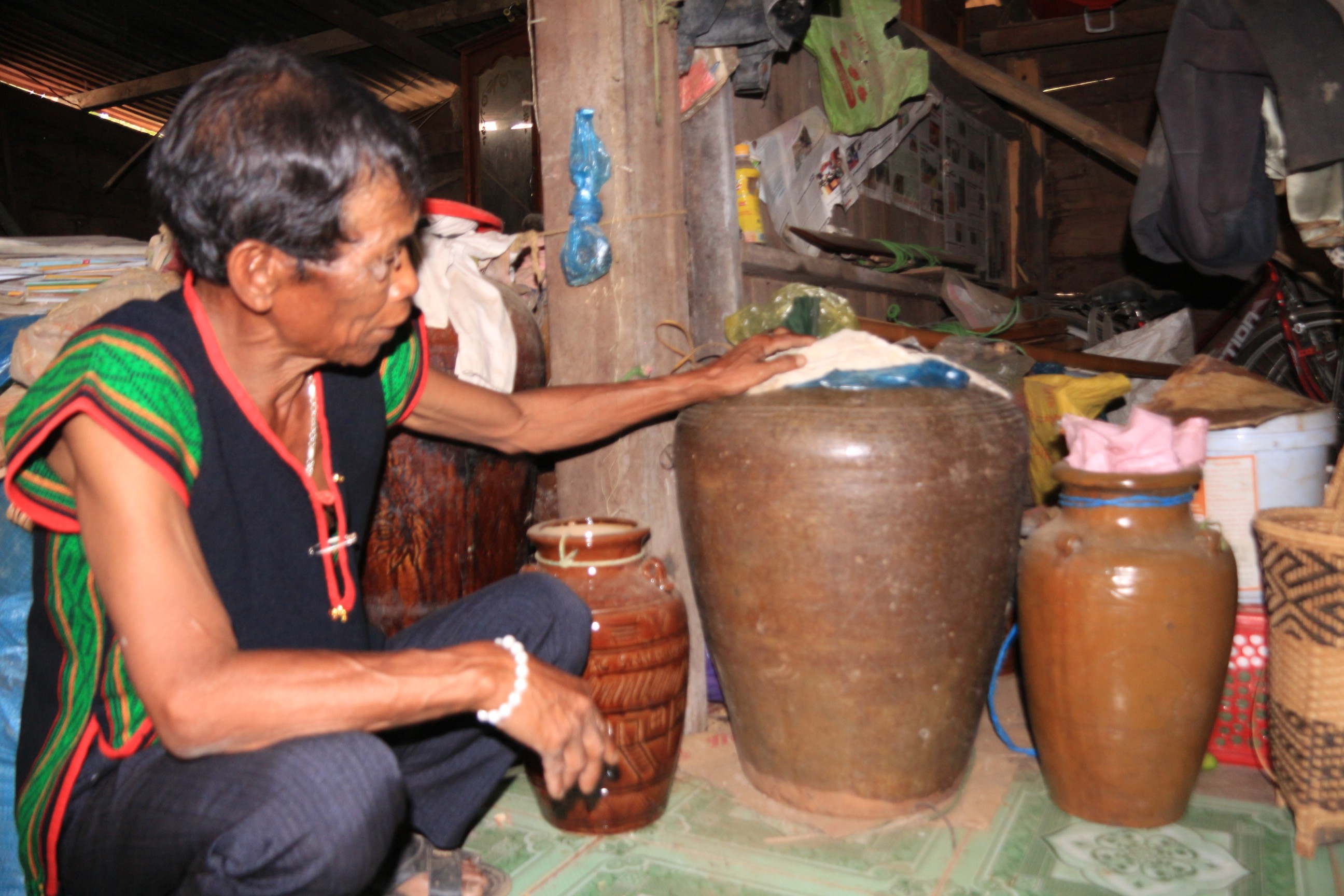 Văn hoá - Những bước chân không mỏi của già làng Y Xuyên