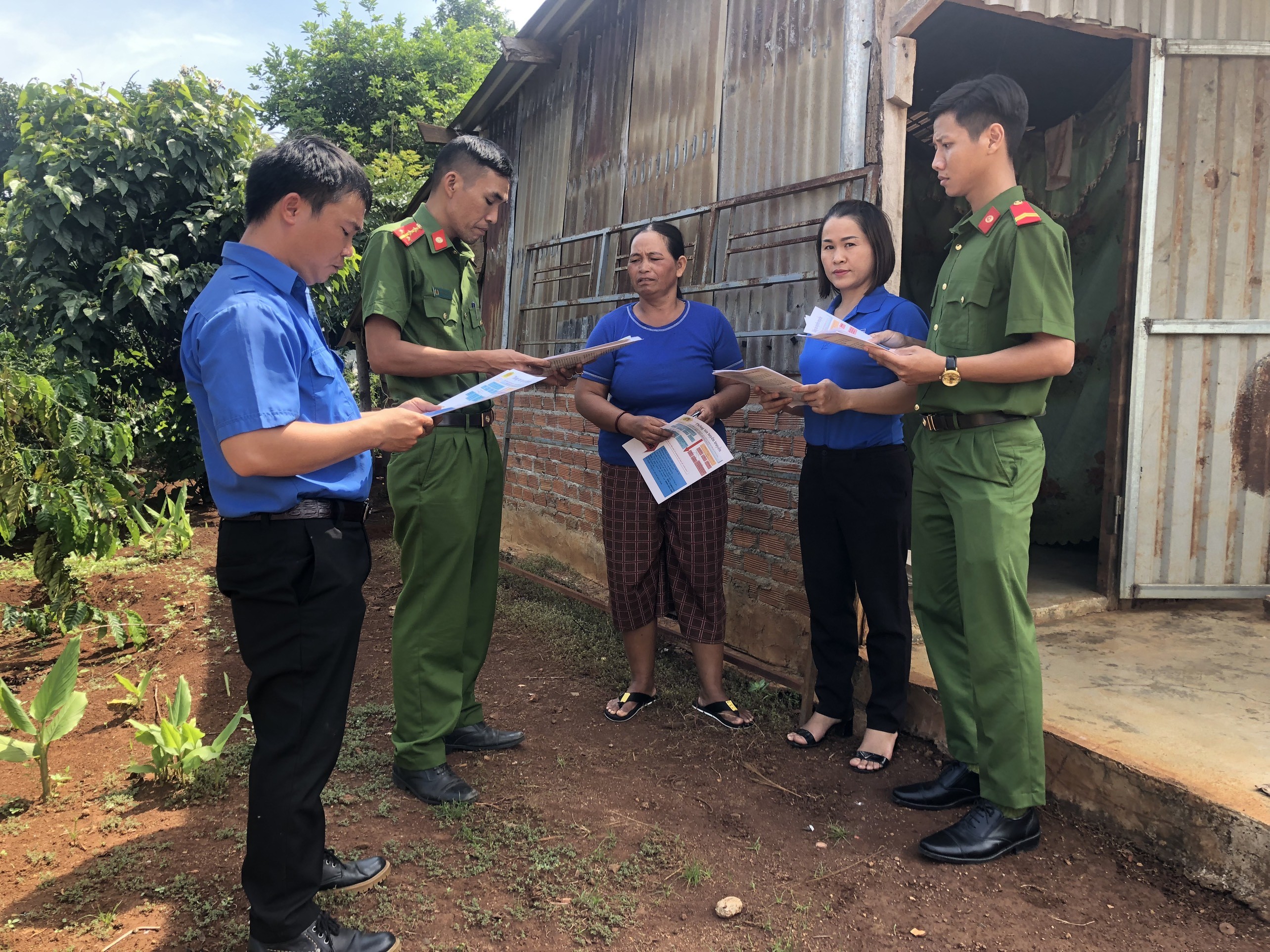 An ninh - Hình sự - Bắt đối tượng lừa bán hàng giá rẻ trên Facebook để chiếm đoạt tài sản (Hình 2).