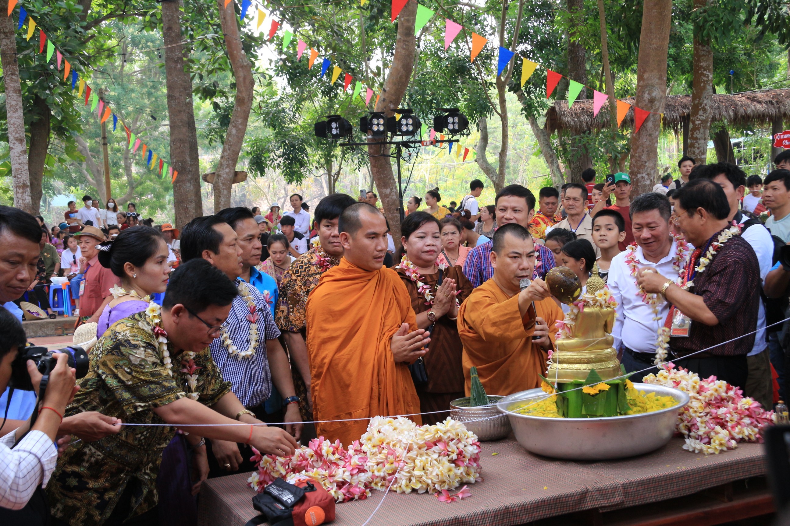 Văn hoá - Độc đáo Tết Bunpimay của người Lào trên đất Tây Nguyên (Hình 10).