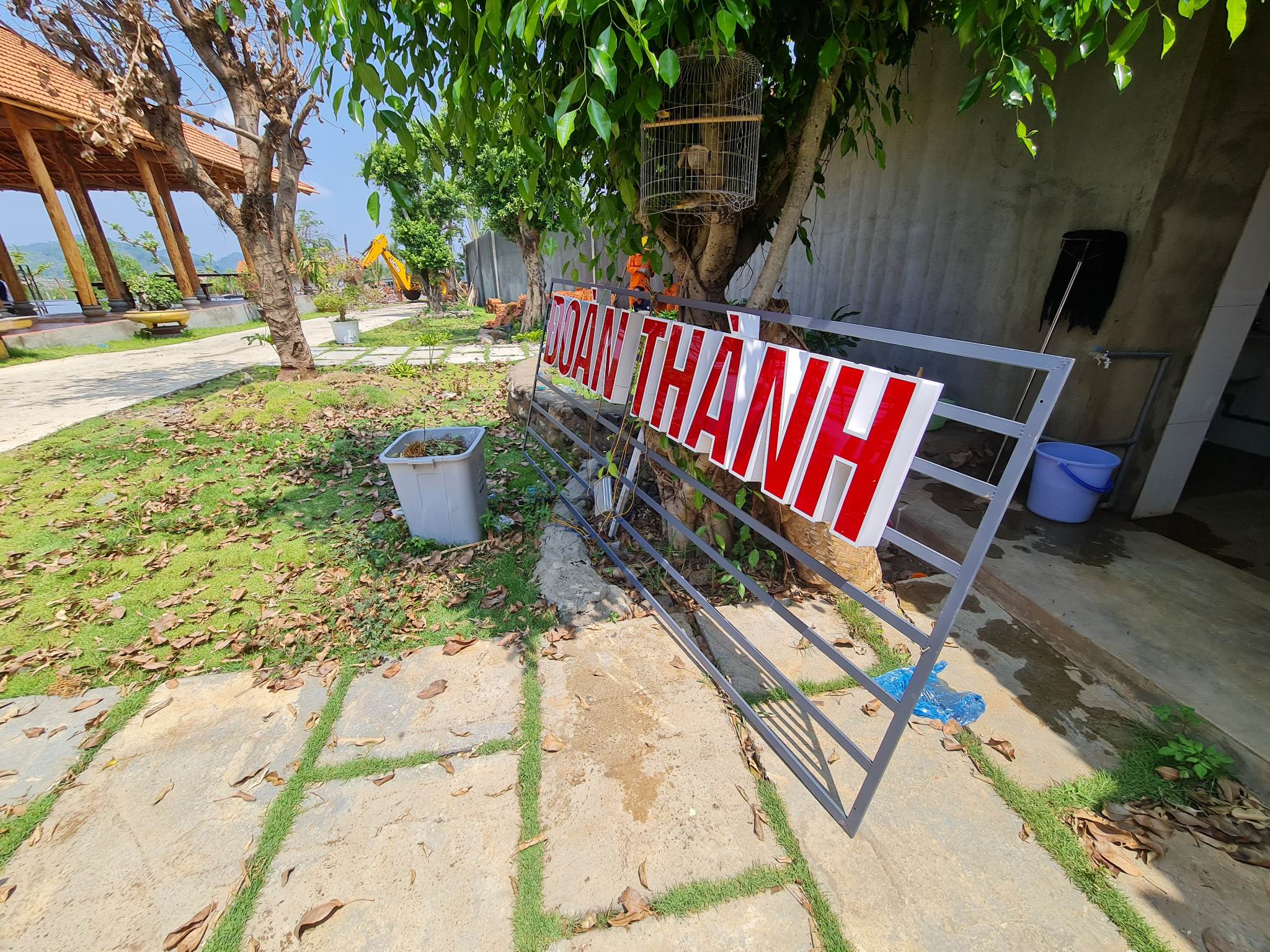 Dân sinh - Đang tháo dỡ các công trình trái phép tại trang trại ngựa Đoàn Thành  (Hình 4).