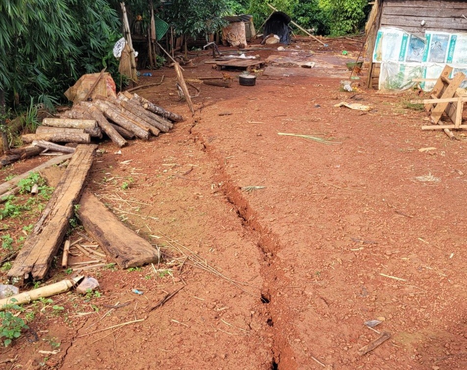 Dân sinh - Đắk Nông: Dự án hồ thủy lợi hơn 100 tỷ bị nứt, khẩn trương di dời 34 hộ dân  (Hình 3).