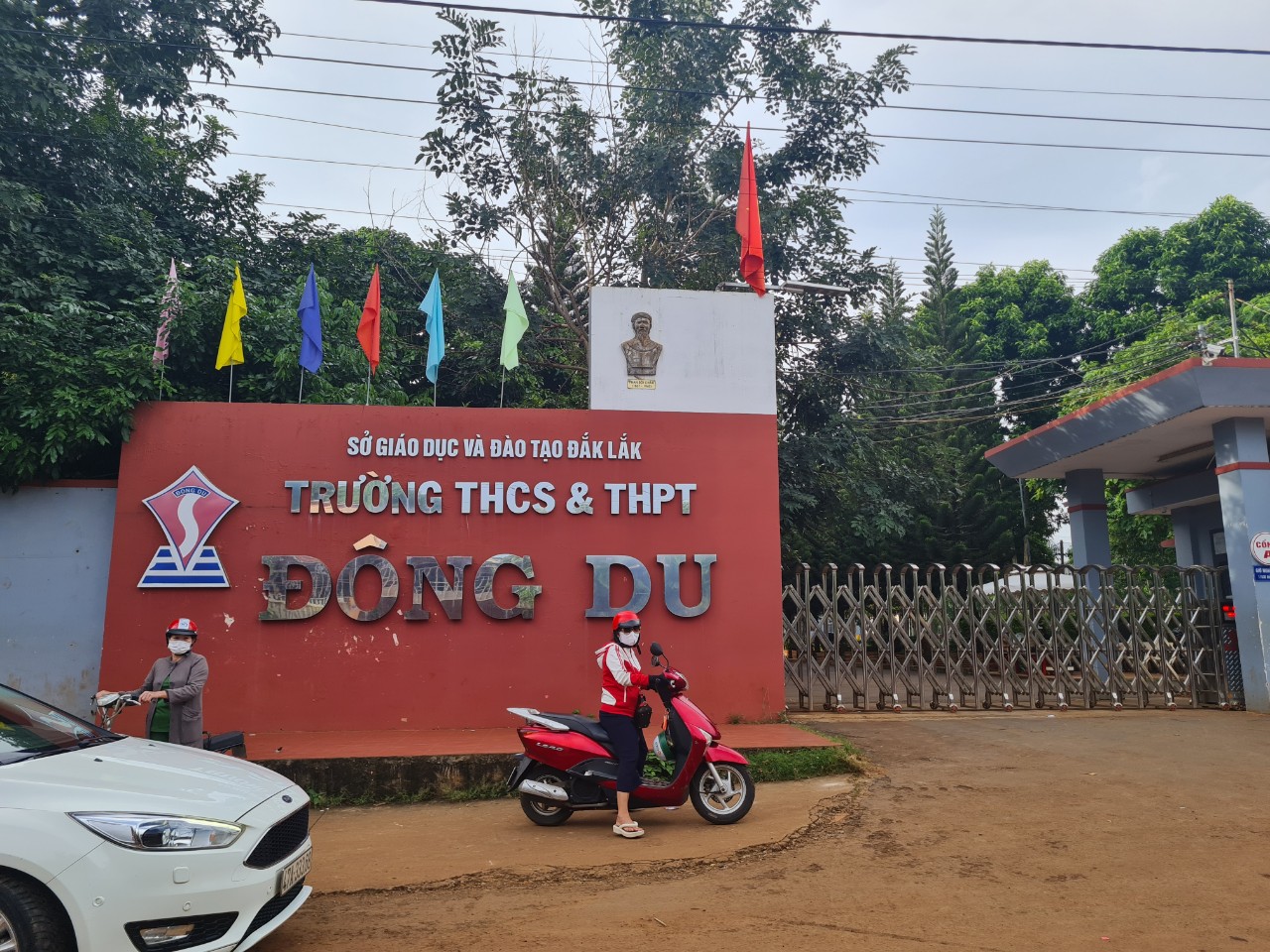 Giáo dục - Yêu cầu trường dừng việc kiểm tra tư trang, soát người học sinh