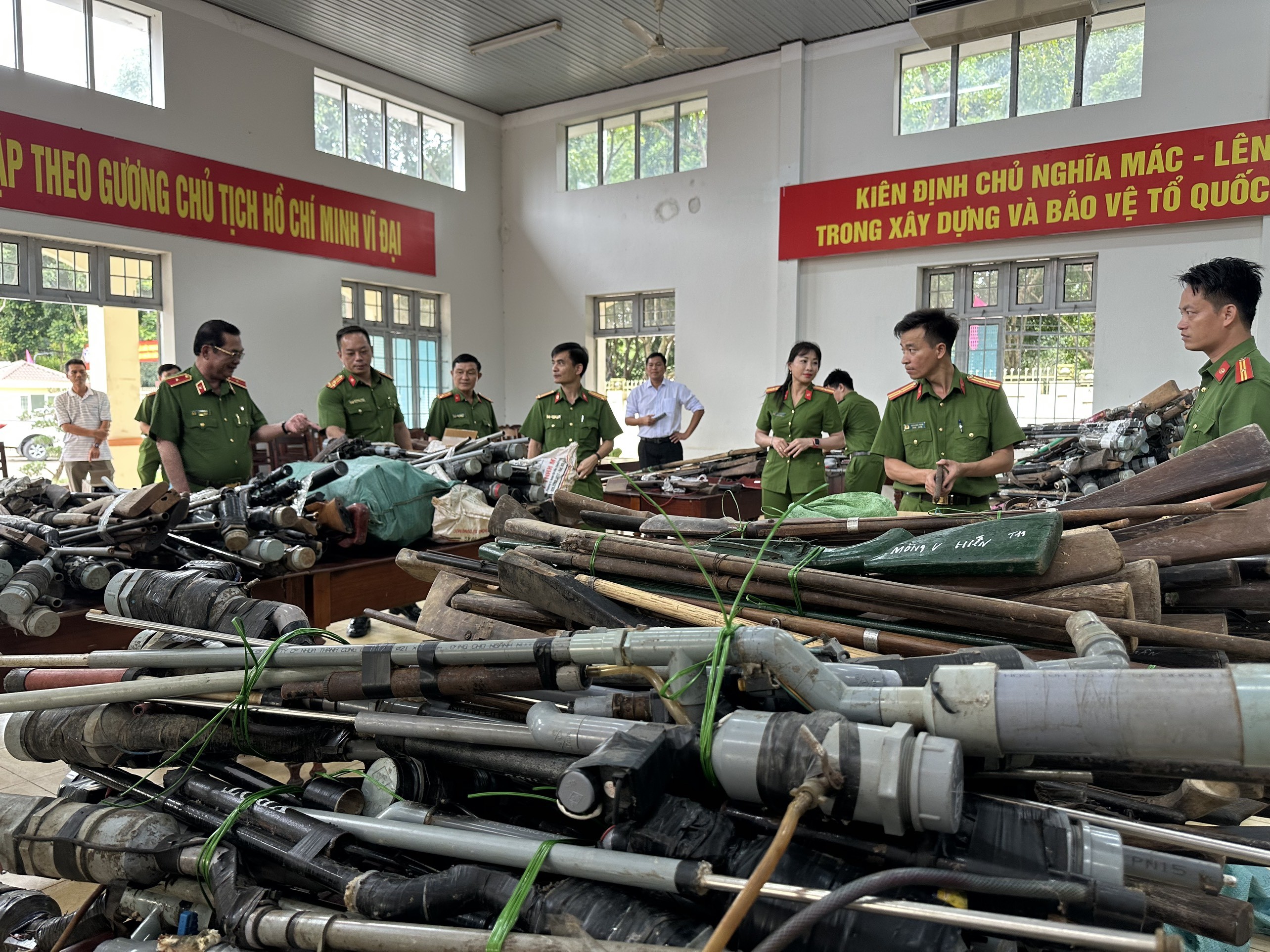 An ninh - Hình sự - Đắk Lắk thu hồi hơn 4.000 vũ khí, vật liệu nổ, công cụ hỗ trợ 