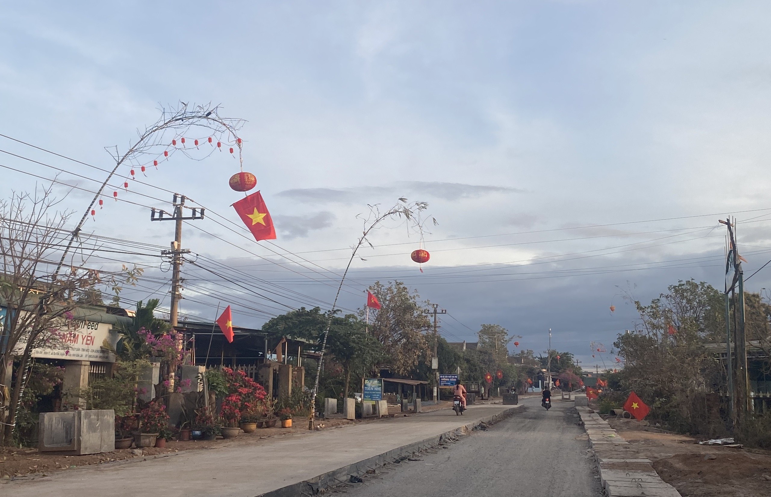 Văn hoá - Rộn ràng không khí dựng cây nêu đón Tết trên quê hương mới (Hình 6).