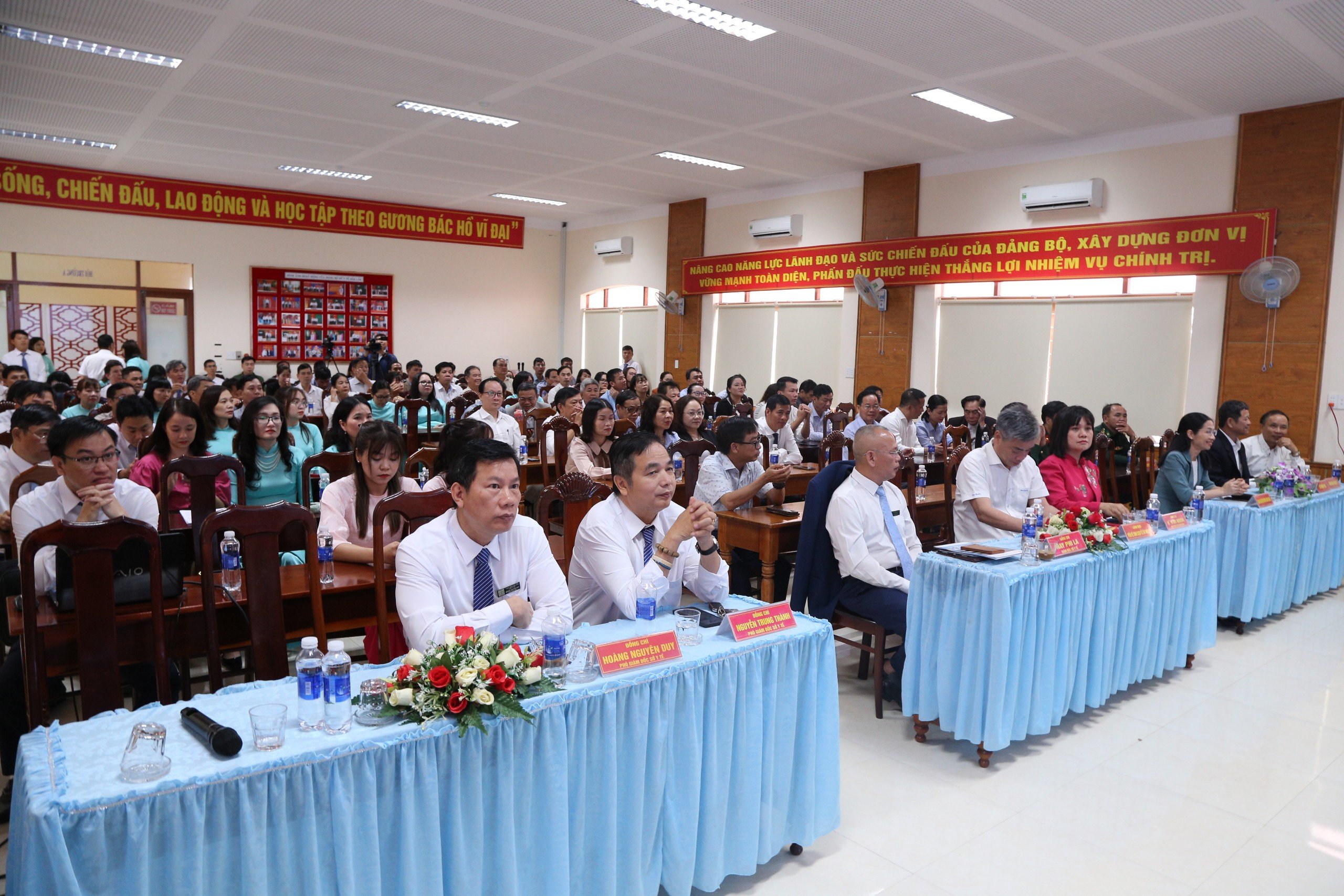 Sức khỏe - Đắk Lắk: Một giám đốc bệnh viện được Thủ tướng tặng Bằng khen