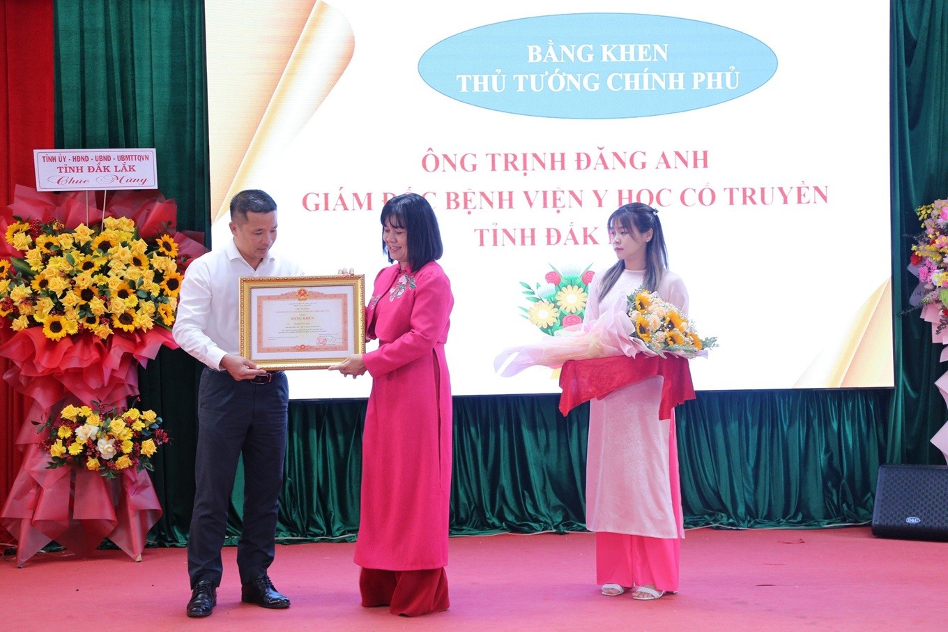 Sức khỏe - Đắk Lắk: Một giám đốc bệnh viện được Thủ tướng tặng Bằng khen (Hình 3).