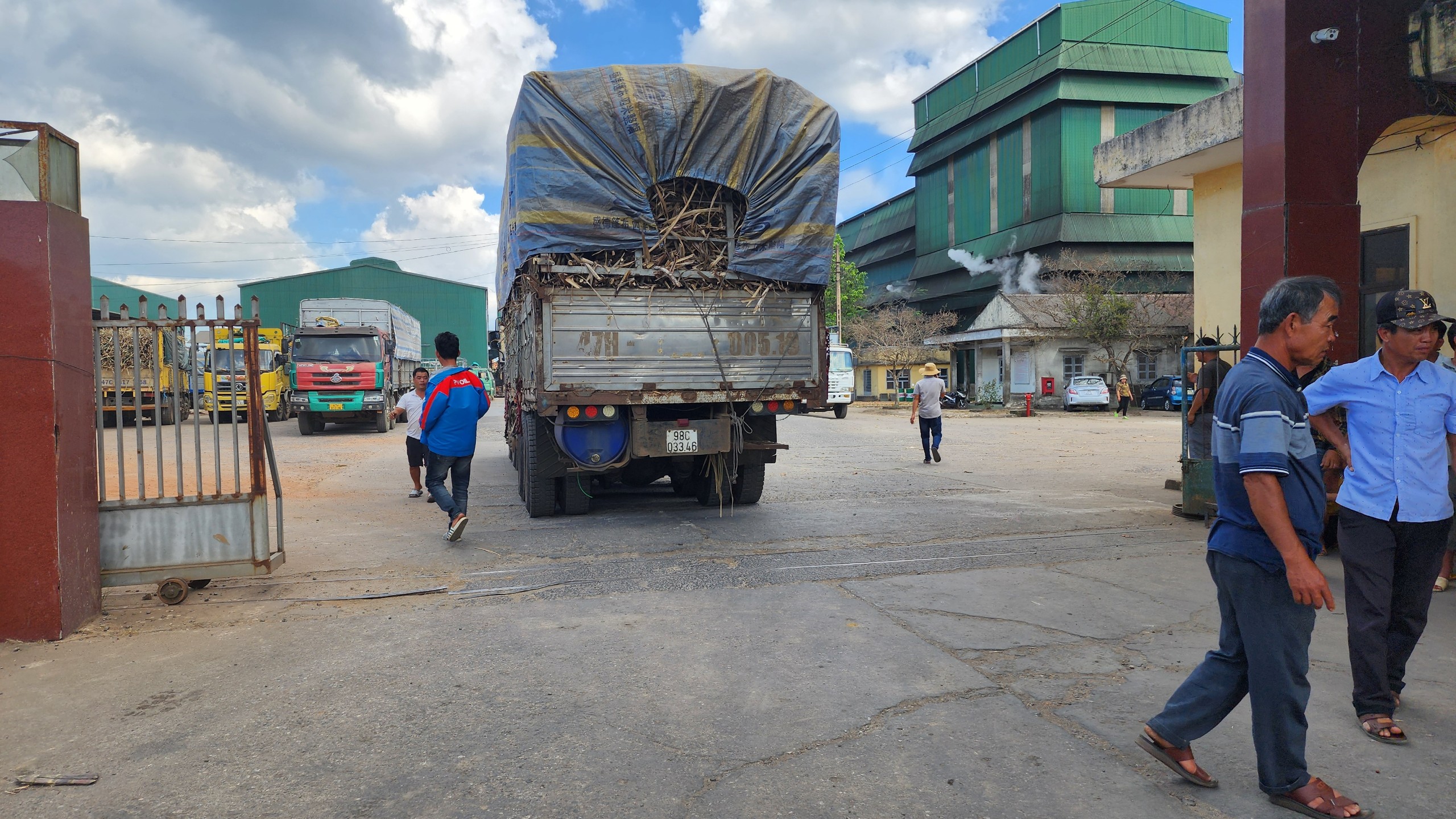 An ninh - Hình sự - Đắk Lắk quyết liệt xử lý xe quá khổ, quá tải (Hình 3).