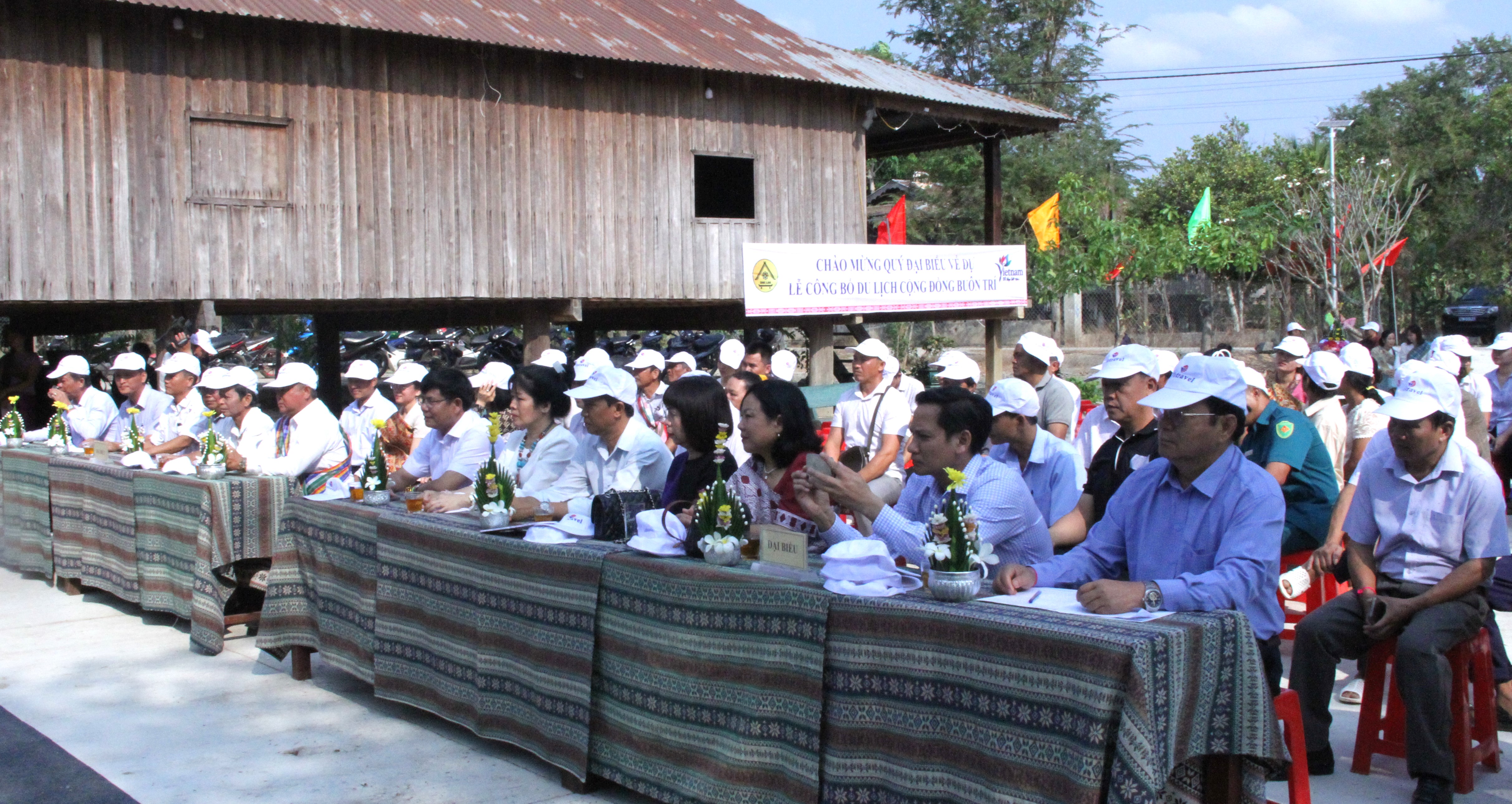 Văn hoá - Buôn nổi tiếng săn bắt, thuần dưỡng voi thành buôn du lịch cộng đồng (Hình 4).