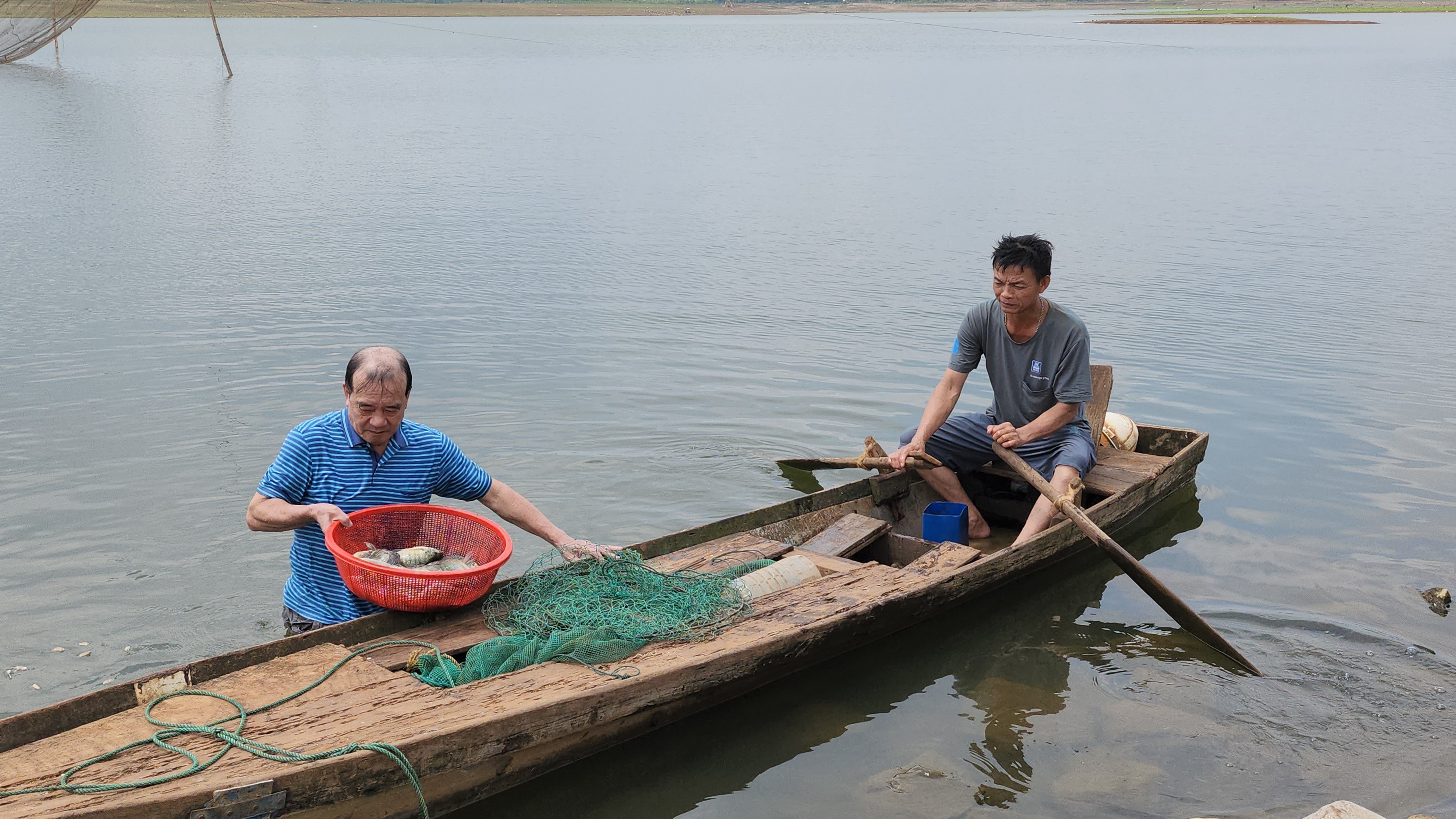 Dân sinh - Mưu sinh trên hồ đẹp nhất Buôn Ma Thuột và niềm vui của nhiều cần thủ (Hình 3).