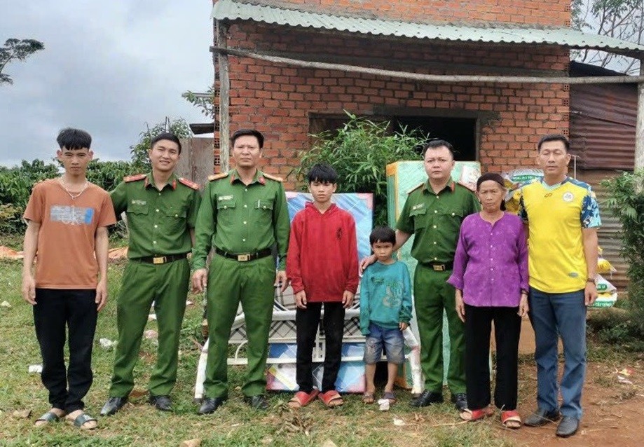 Dân sinh - Mô hình “Con nuôi công an xã” nuôi dưỡng hy vọng cho trẻ em khó khăn (Hình 3).