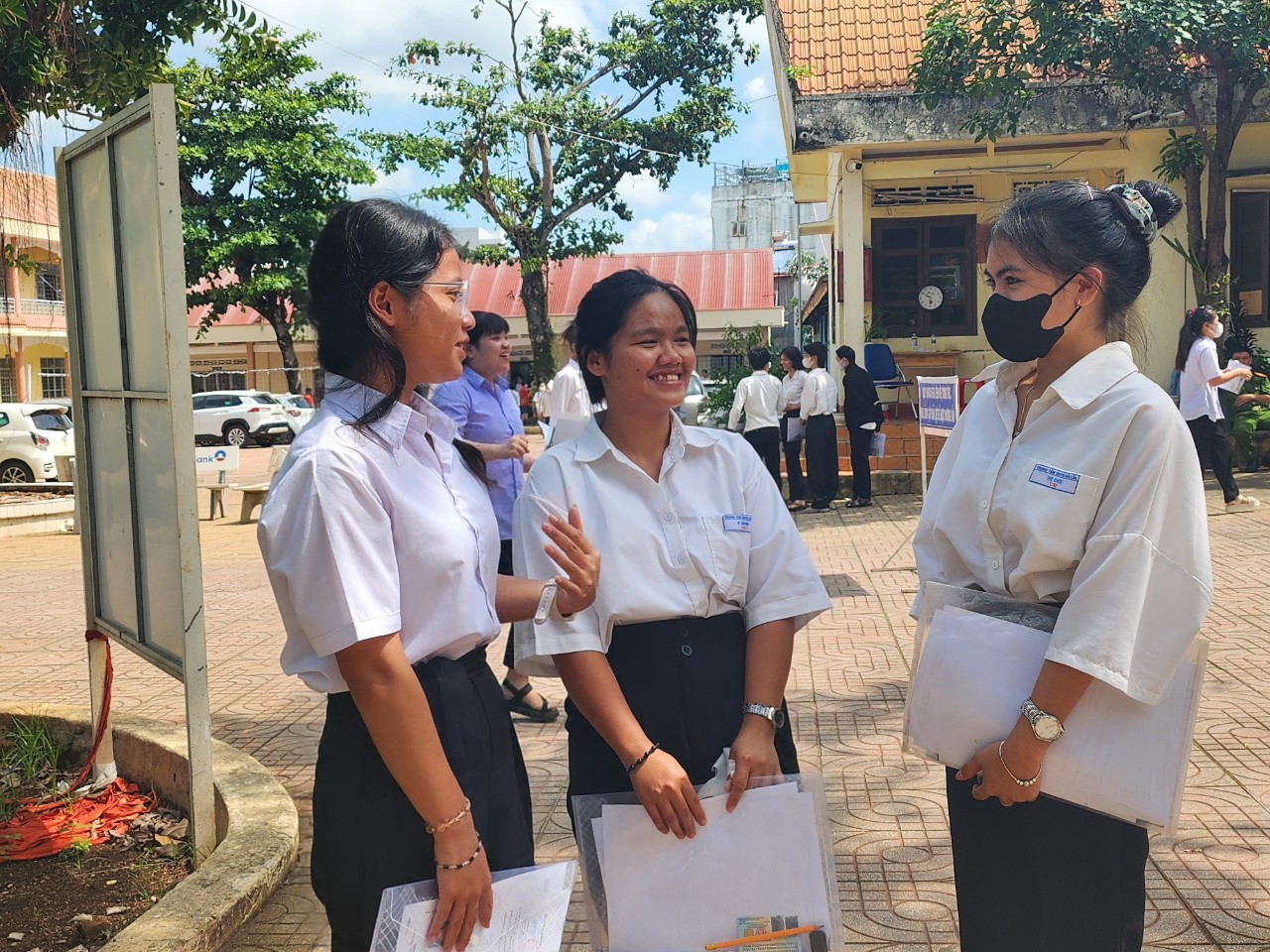 Giáo dục - Nhiều thí sinh phố núi làm bài tốt nhờ học “trúng tủ” đề thi Ngữ Văn  (Hình 5).