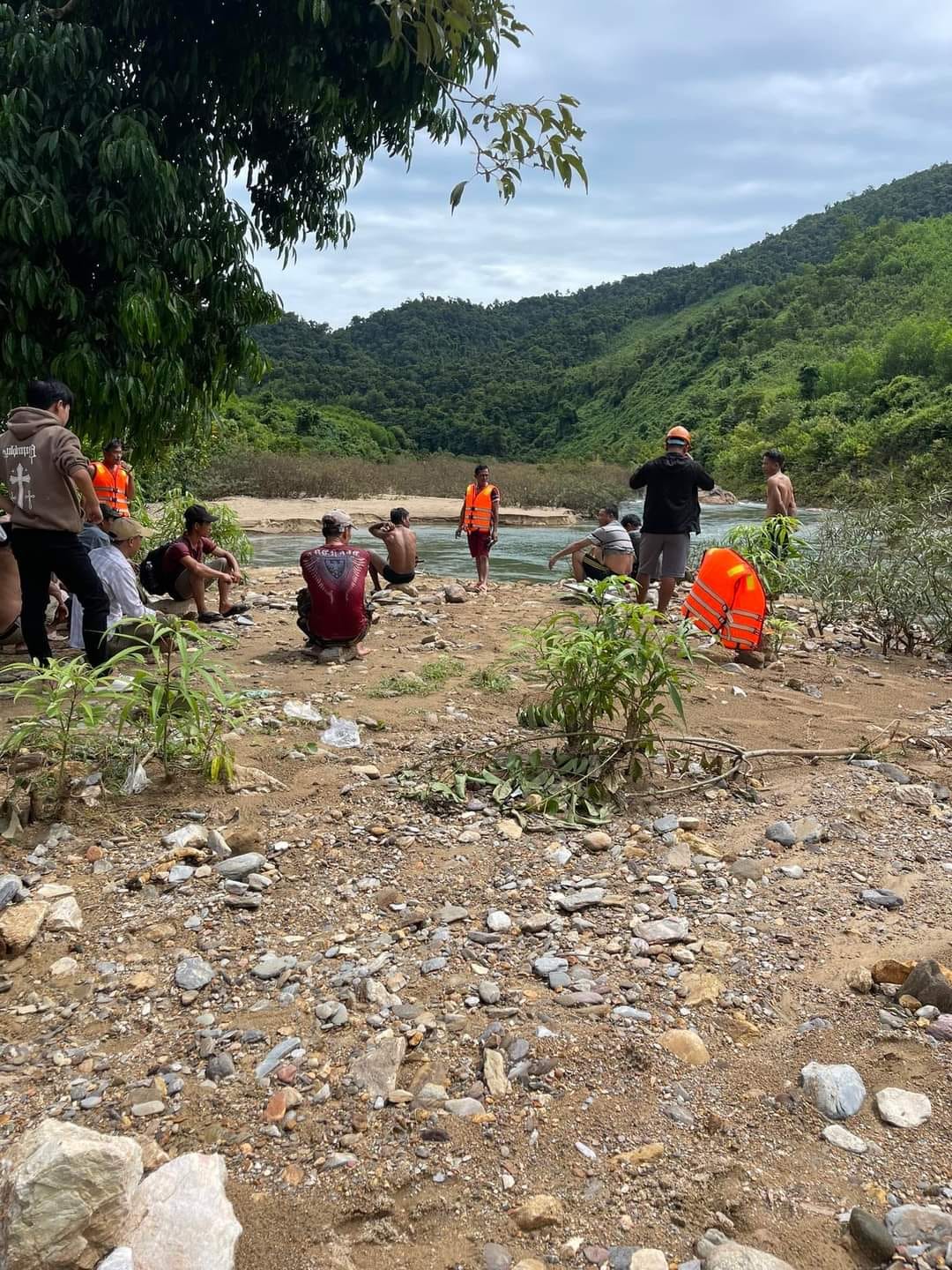 Dân sinh - Tìm thấy thi thể người đàn ông bị nước cuốn mất tích sau hơn nửa tháng