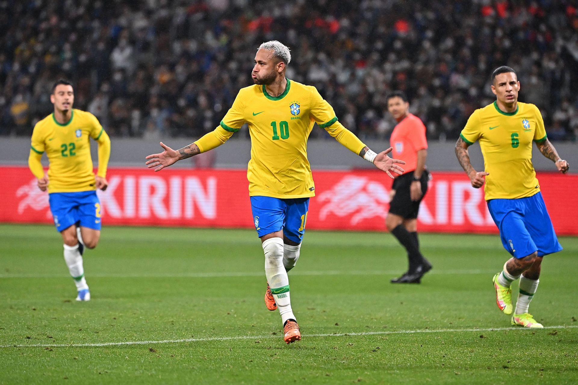 Giải khác - Top 5 cầu thủ Nam Mỹ hay nhất thế giới hiện nay: Messi chỉ là số 2 (Hình 3).