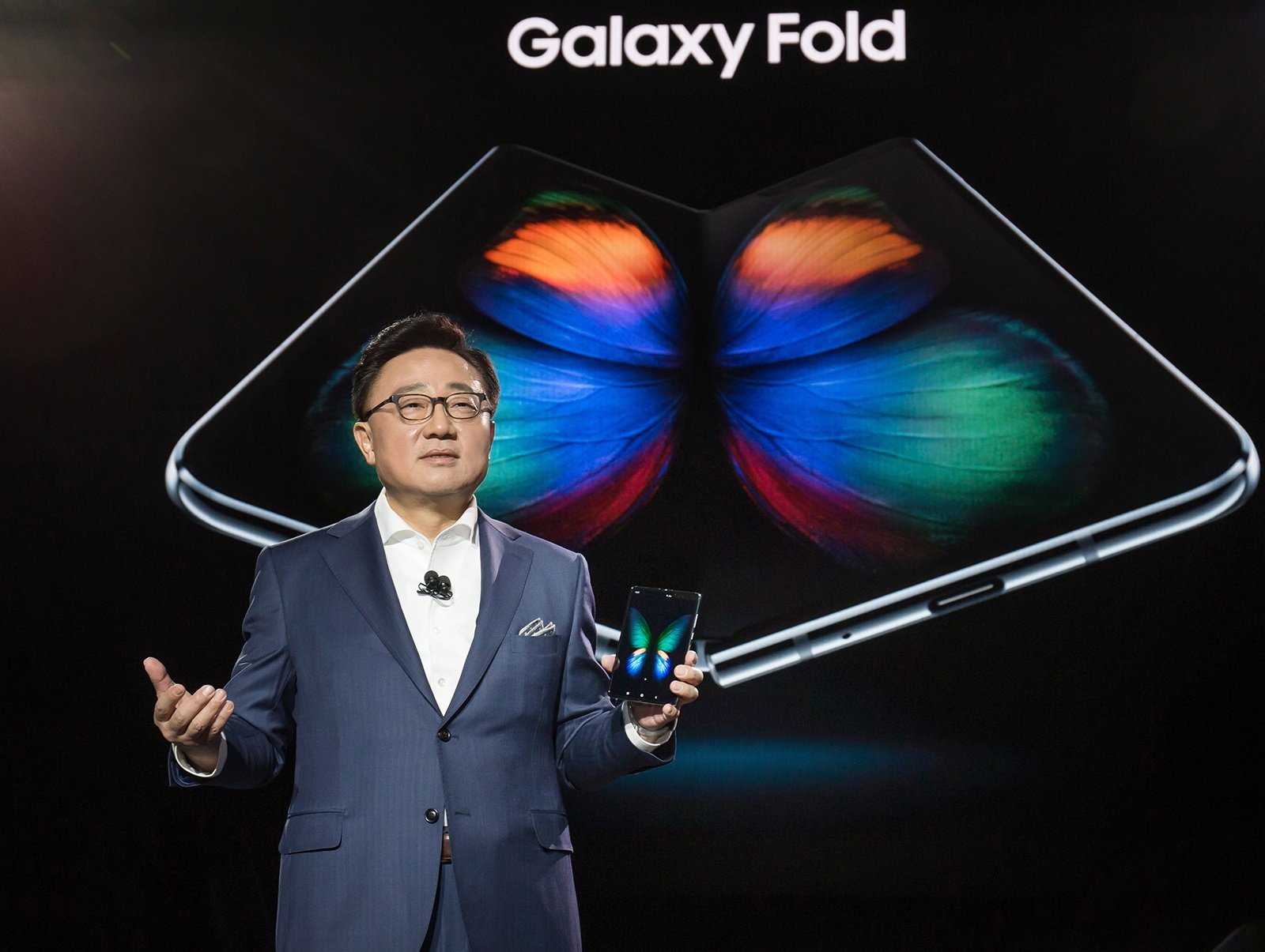 Sản phẩm - Galaxy Fold bị lỗi màn hình nghiêm trọng buộc Samsung phải dời thời gian ra mắt  (Hình 3).