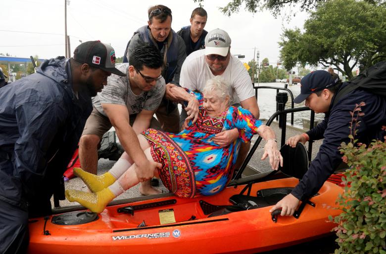 Tiêu điểm - Hình ảnh siêu bão Harvey càn quét Mỹ và cơn ác mộng ở Houston (Hình 8).