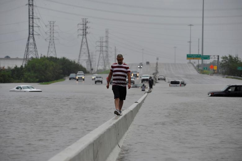 Tiêu điểm - Hình ảnh siêu bão Harvey càn quét Mỹ và cơn ác mộng ở Houston (Hình 11).