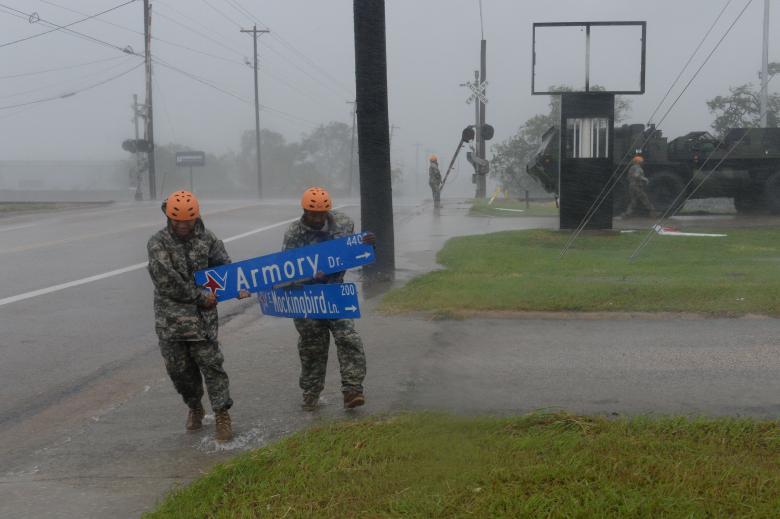 Tiêu điểm - Hình ảnh siêu bão Harvey càn quét Mỹ và cơn ác mộng ở Houston (Hình 19).