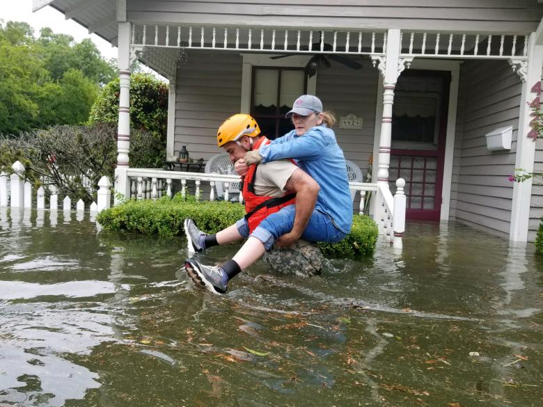 Tiêu điểm - Hình ảnh siêu bão Harvey càn quét Mỹ và cơn ác mộng ở Houston (Hình 6).