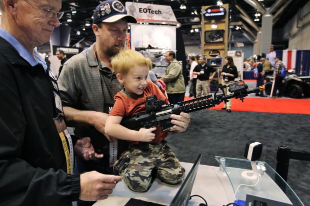 Hồ sơ - Thảm sát Las Vegas: Vì sao Mỹ không thể cấm người dân sở hữu súng? (Hình 2).