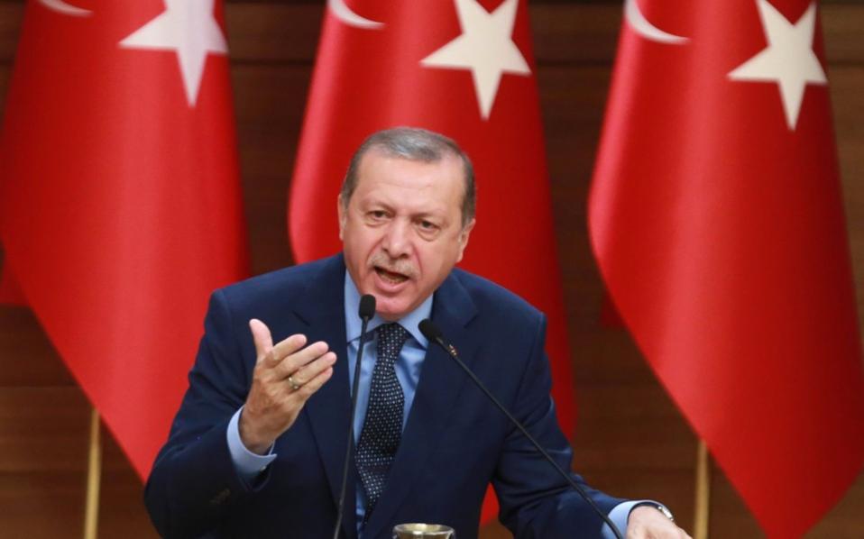 Thổ Nhĩ Kỳ kêu gọi công nhận Đông Jerusalem là thủ đô Palestine: Tổng thống Thổ Nhĩ Kỳ Recep Tayyip Erdogan ngày 13/12, đã kêu gọi thế giới công nhận Đông Jerusalem là thủ đô của nhà nước Palestine, tố cáo hành động của Mỹ công nhận Jerusalem là thủ đô của Israel là bất hợp pháp. Ông Erdogan, người tự cho mình là một người ủng hộ nhiệt thành với nhà nước Palestine đã bày tỏ hy vọng thế giới Hồi giáo dẹp bất đồng đoàn kết chống lại hành động của Mỹ.