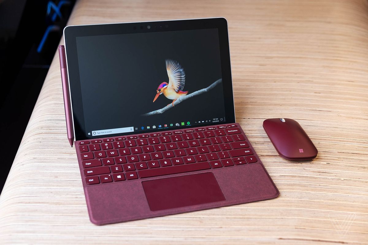 Microsoft ra mắt Surface Go giá 399 USD, 'có cửa' trước iPad?