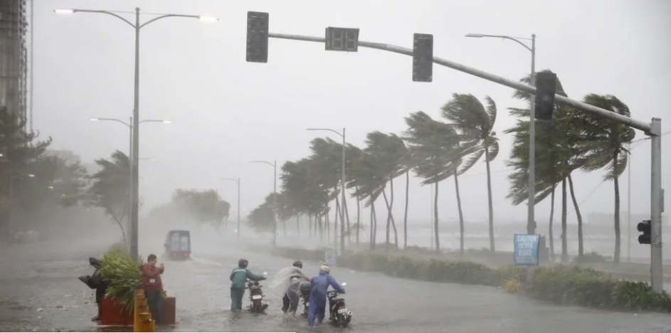 Tiêu điểm - Siêu bão Mangkhut mang sức gió 255km/h bắt đầu tàn phá Philippines