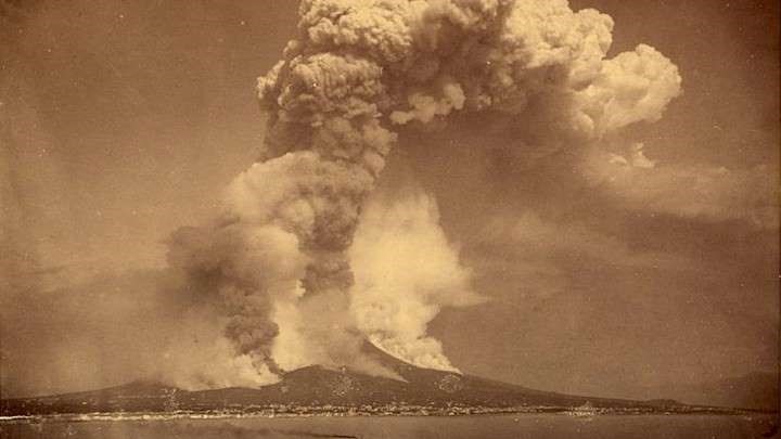 Hồ sơ - Thảm họa n&uacute;i lửa Krakatoa năm 1883: Tr&aacute;i đất giảm 1 độ C, tro bụi d&agrave;i 27km che phủ bầu trời