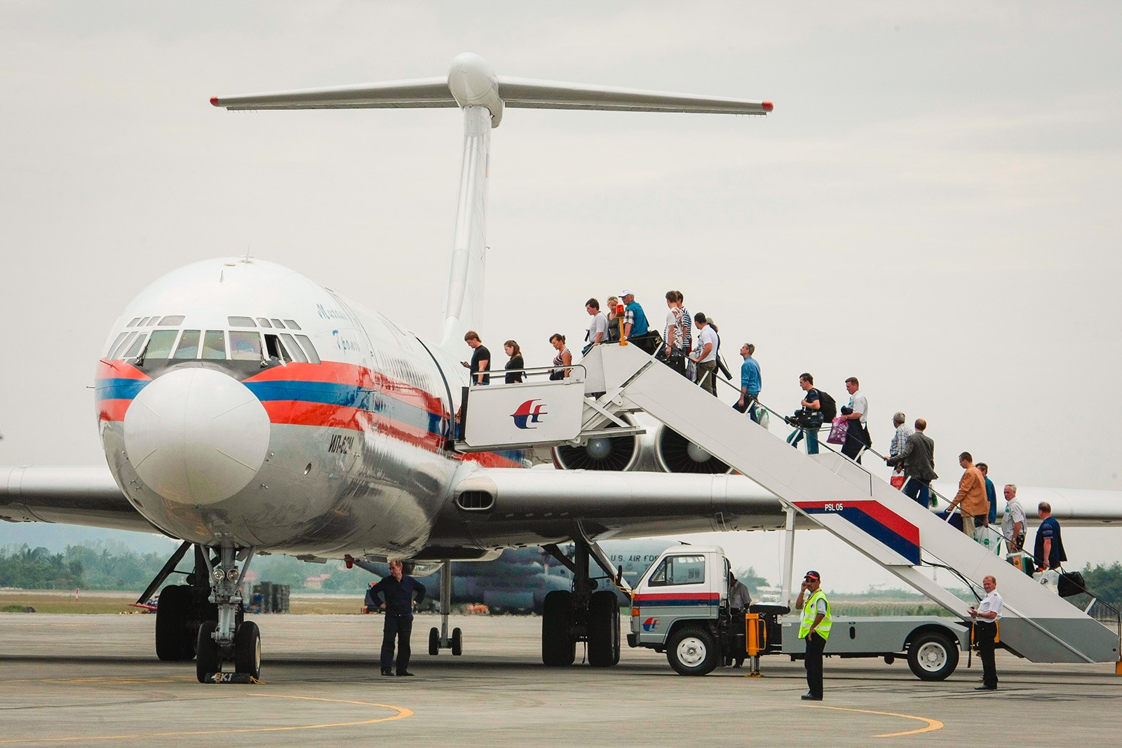 Ngày nay, hầu hết các nhà khai thác Il-62 trên thế giới đã ngừng sử dụng nó trong vận chuyển hành khách thương mại. Tuy nhiên, chiếc máy bay này vẫn đang được bộ Quốc phòng Nga và EMERCOM sử dụng. Bên cạnh đó, vẫn có những trường hợp như tại Sudan, quốc gia này vẫn sử dụng Il-62 để chở các thành viên của Chính phủ.
