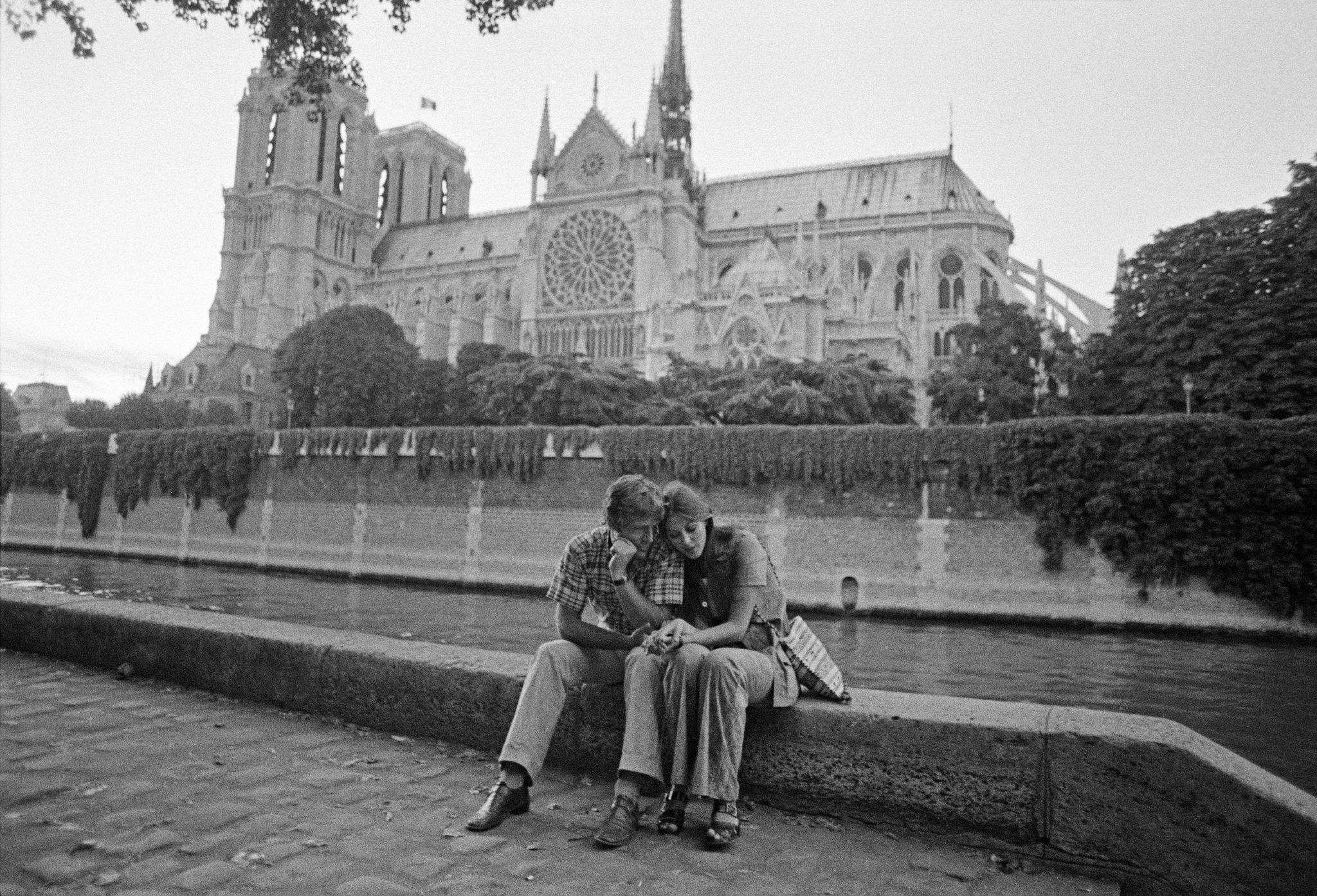 Nhà thờ Đức Bà Paris vào ngày Quốc khánh Pháp năm 1970.