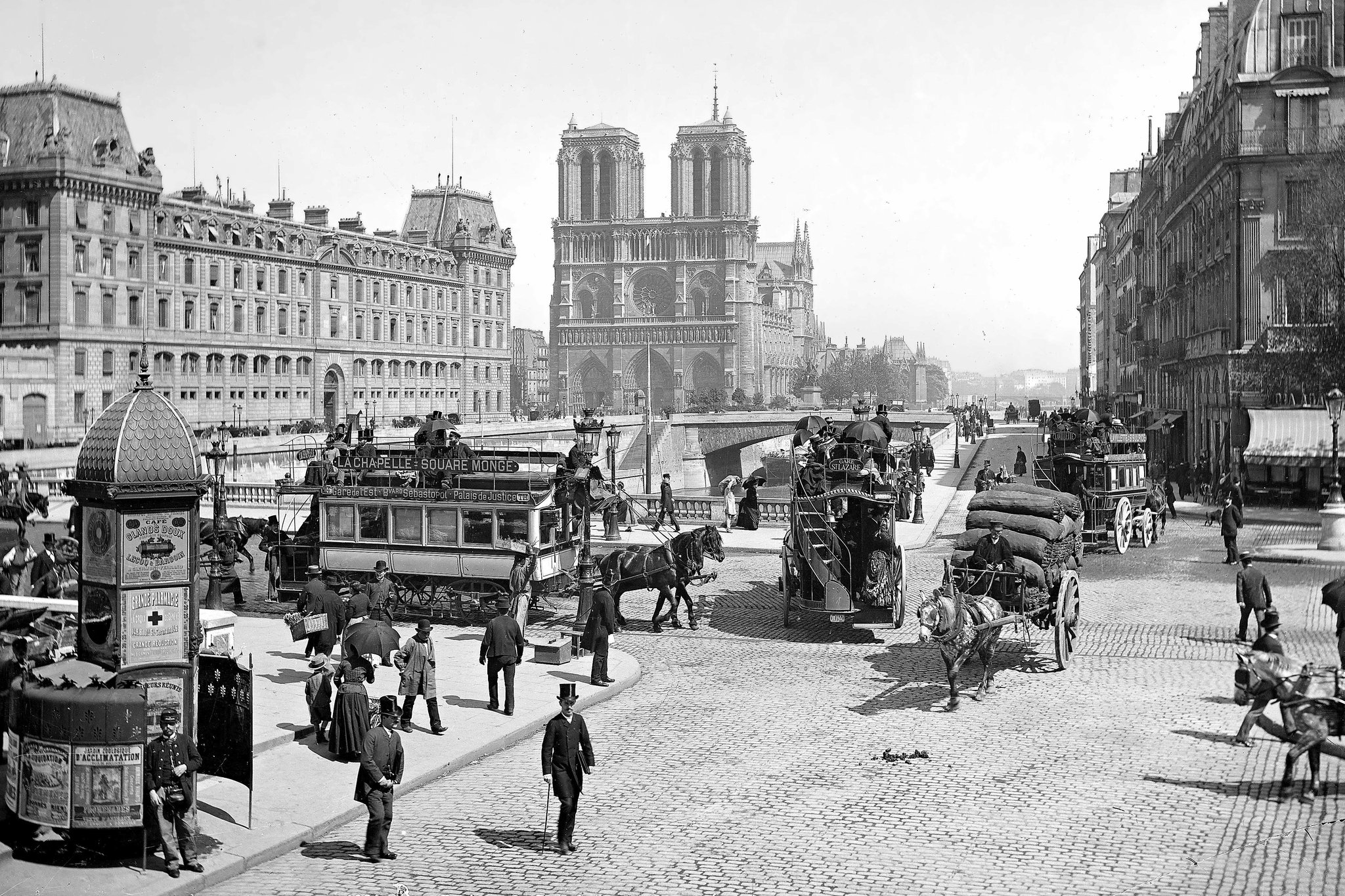 Nhà thờ Đức Bà Paris những năm 1900.