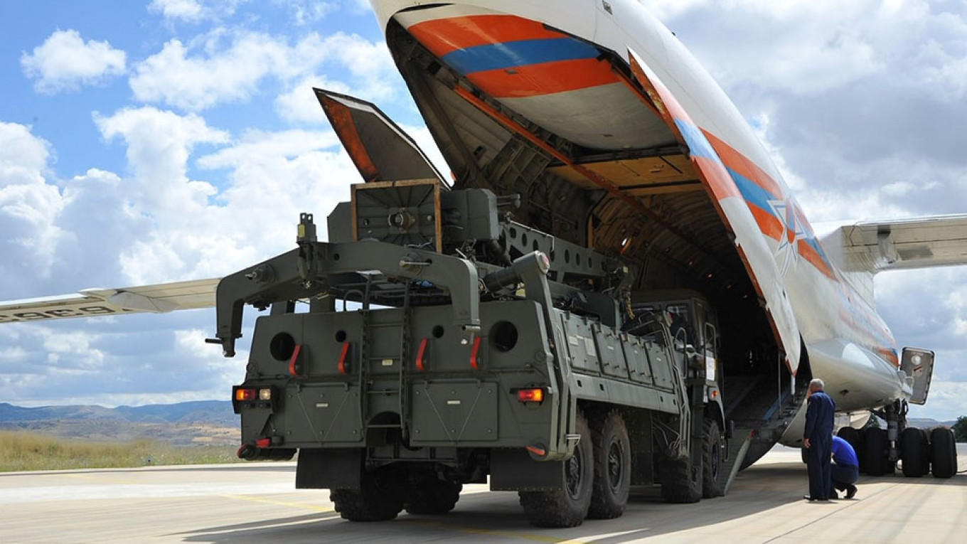 Tiêu điểm - Giao siêu vũ khí S-400 đầy 'hào nhoáng', Nga đã tự hào 'khoe khéo' chiến thắng trước Mỹ? (Hình 2).