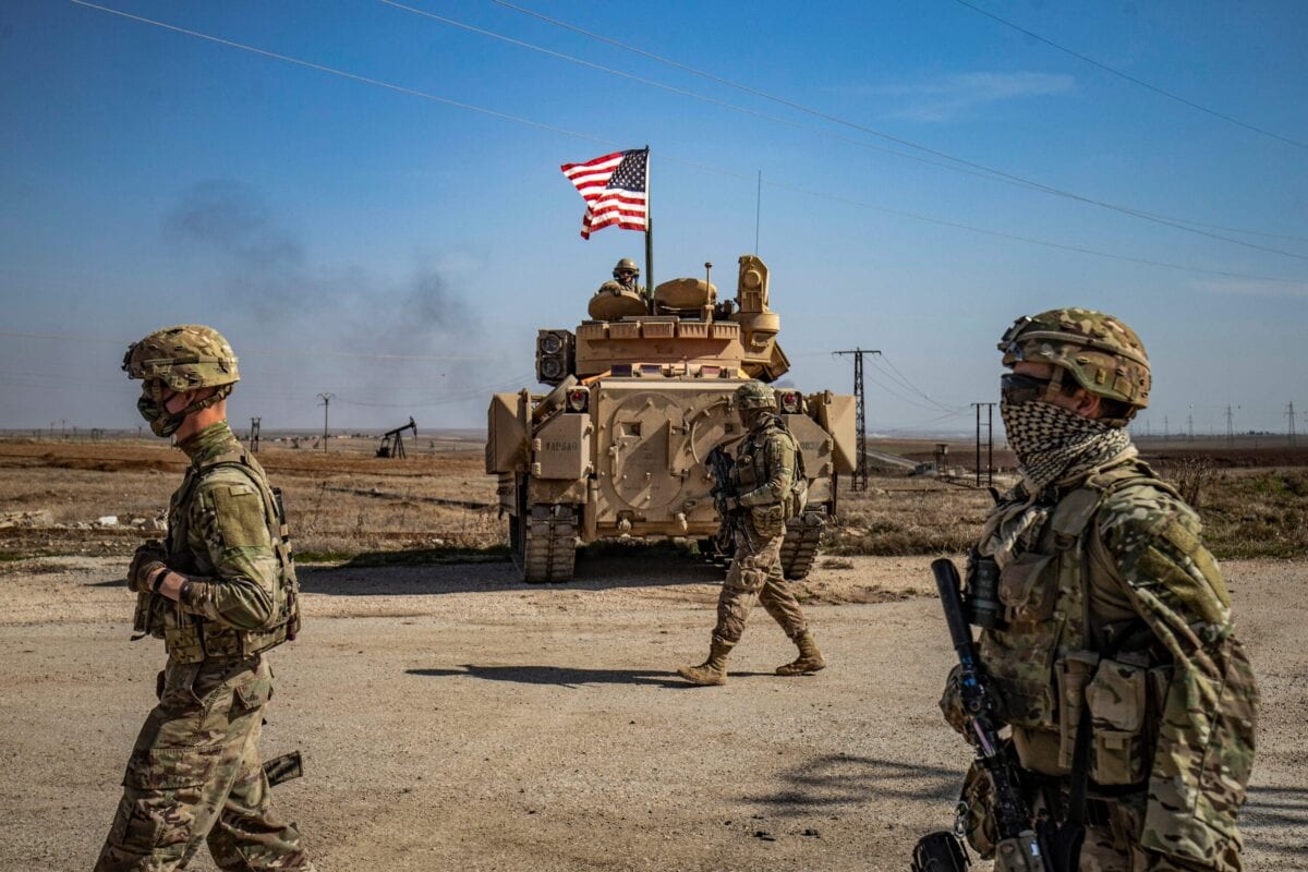 Tiêu điểm - Oanh tạc cơ Nga 'rợp trời' Syria: Ông Putin 'chơi bài Chiến tranh Lạnh', Mỹ dáo dác tìm 'cửa thoát hiểm' (Hình 2).