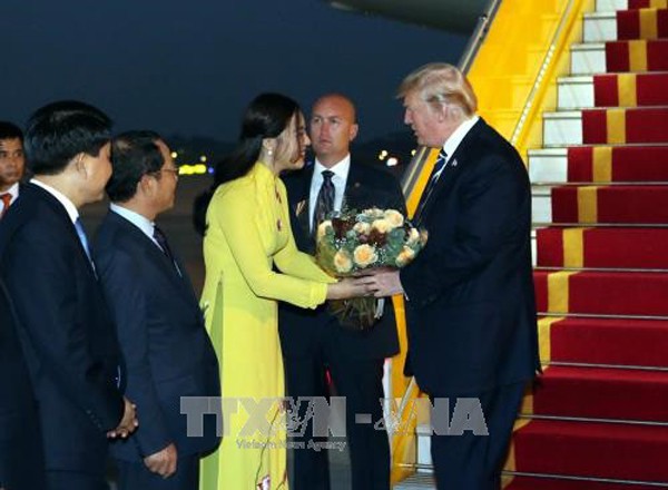 Xã hội - Điều chưa biết về nữ sinh tặng hoa cho Tổng thống Donald Trump  (Hình 2).