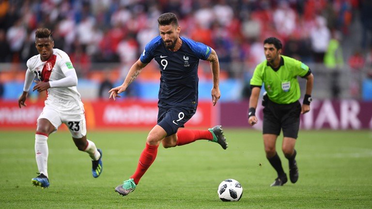 O. Giroud có một trận đấu thành công khi liên tục làm tường,  kiến tạo  cho đồng đội.