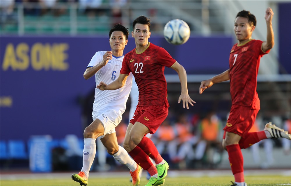 Thể thao - Trực tiếp bóng đá SEA Games 30 Việt Nam vs Singapore: Pha đánh đầu như đạn pháo của Đức Chinh nã toạc lưới Singapore  (Hình 12).