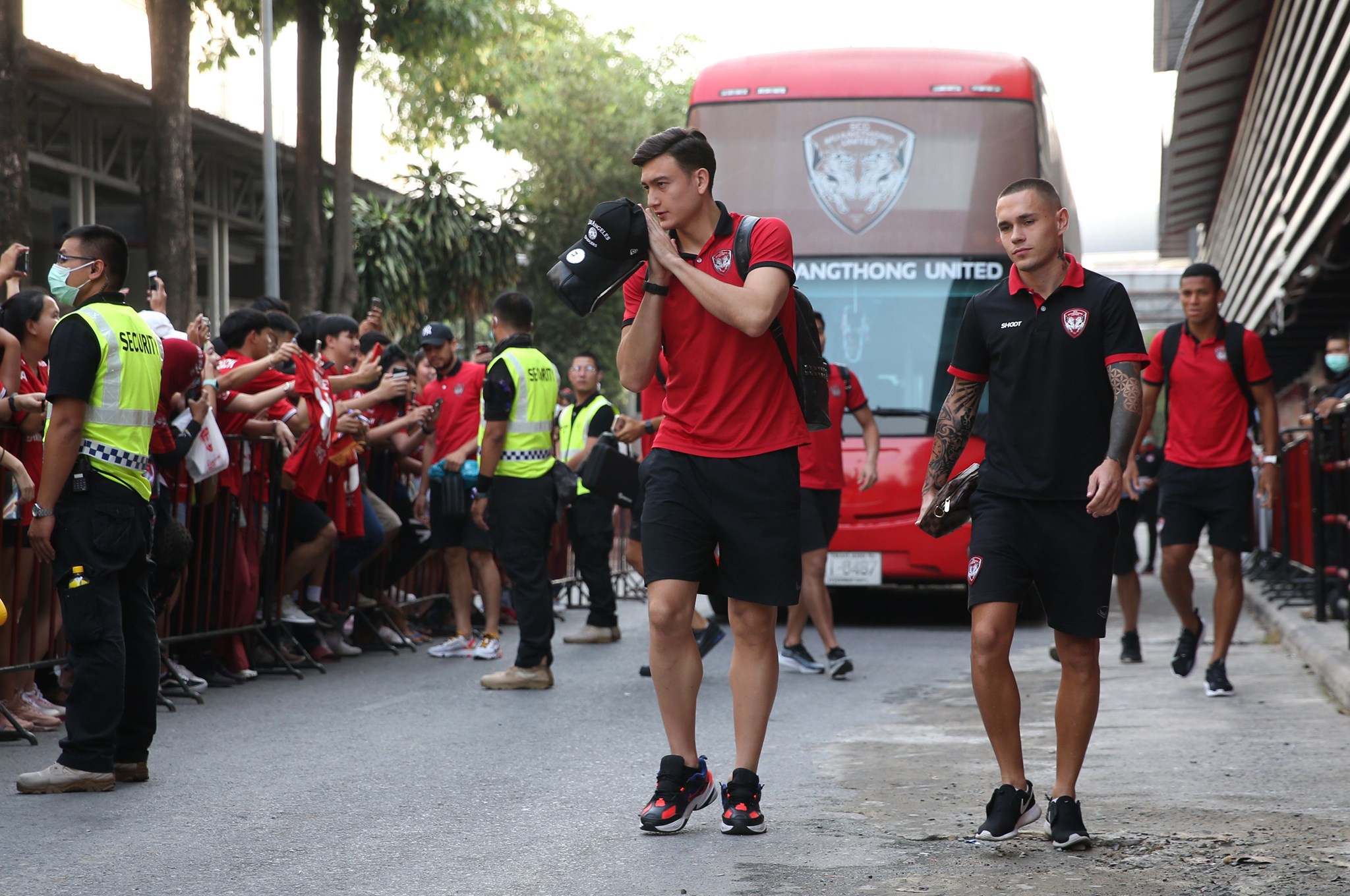 Thể thao - Văn Lâm mất suất bắt chính ở Muangthong United: Nên bước tiếp hay dừng lại?