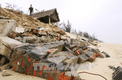 Điểm nóng - Quảng Bình: Xâm thực, sạt lở nghiêm trọng tại các bãi biển (Hình 2).