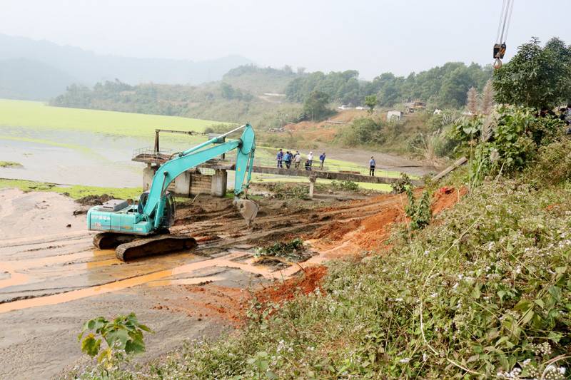 Điểm nóng - Lào Cai: Vỡ hồ chứa nước thải công ty Apatits 58 hộ dân bị thiệt hại (Hình 3).