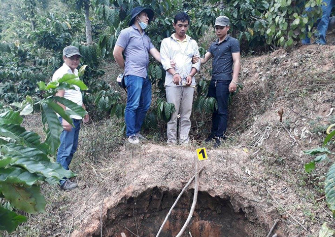 Khởi tố nghi phạm giết chủ nợ phi tang xác: Ngày 31/1, Công an tỉnh Lâm Đồng cho biết cơ quan Cảnh sát điều tra đã khởi tố vụ án, khởi tố bị can và bắt tạm giam 4 tháng đối với Trần Quốc Vũ (31 tuổi, ngụ xã Đinh Lạc, huyện Di Linh), để điều tra về hành vi giết người và cướp tài sản. Nạn nhân là anh Võ Thành T.(27 tuổi, ngụ cùng địa phương).