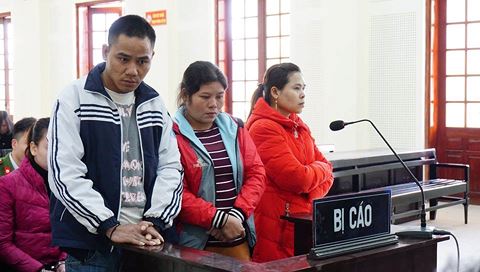 Lừa cháu ruột cùng cô bé hàng xóm bán sang Trung Quốc lấy 80 triệu đồng: Ngày 7/2, TAND tỉnh Nghệ An mở phiên tòa sơ thẩm hình sự xét xử Cụt Thị Đào (SN 1987), Ven Văn Hiệp (SN 1980) và Moong Thị Chiêu (SN 1986) đều trú huyện Kỳ Sơn về hành vi Mua bán trẻ em. Trước đó, từ Trung Quốc về Việt Nam, Đào gặp vợ chồng Hiệp và Chiêu. Khi được Hiệp hỏi có đưa người đi lấy chồng bên đó nữa không thì Đào đồng ý và hứa trả 80 triệu đồng. Sau đó, vợ chồng Hiệp và Chiêu đã lừa bán chính cháu ruột của mình.