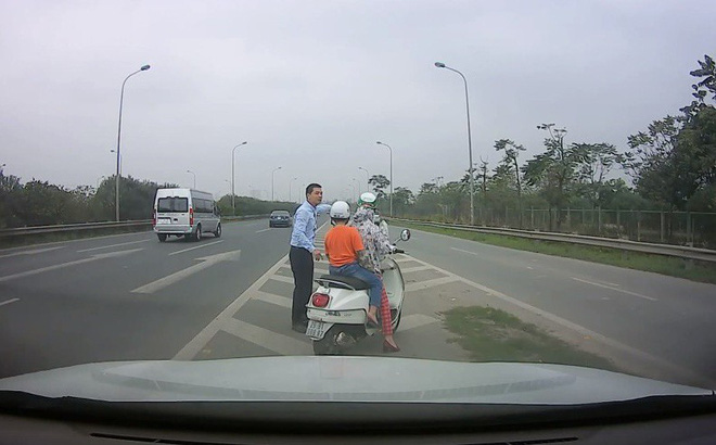 Hai mẹ con đi lạc vào đường cao tốc và hành động bất ngờ của một lái xe ô tô (Hình 2).