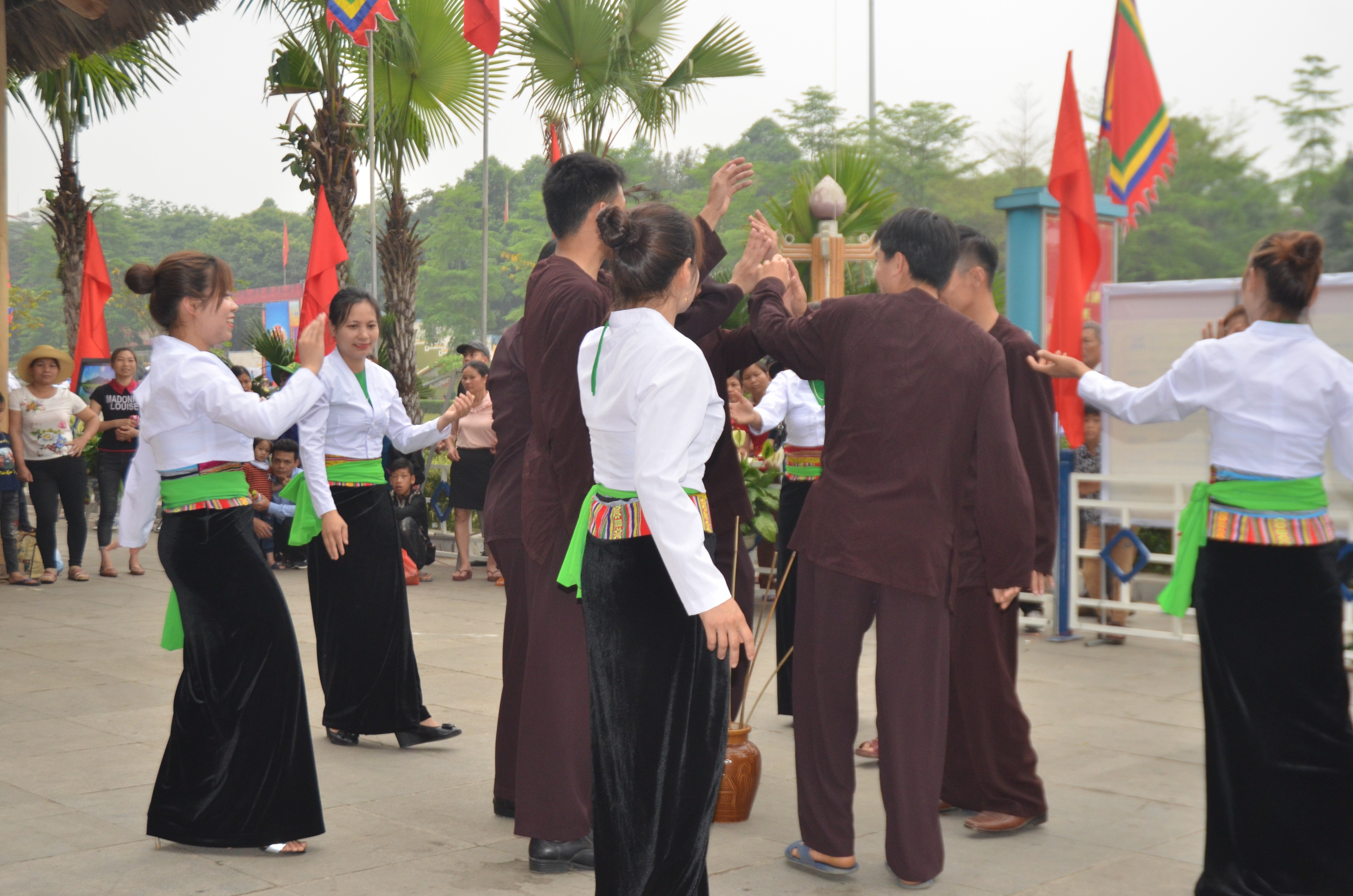 [Chùm ảnh]: Nhiều hoạt động văn hóa diễn ra trước ngày giỗ Tổ Hùng Vương (Hình 10).