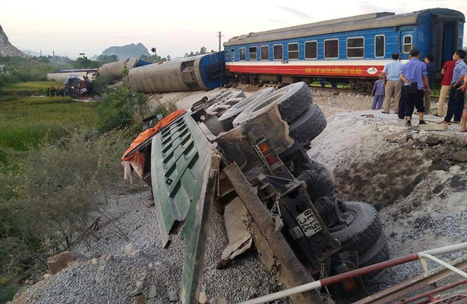 'Quên' bật đèn cảnh báo và hạ barie, có thể chịu án 15 năm tù