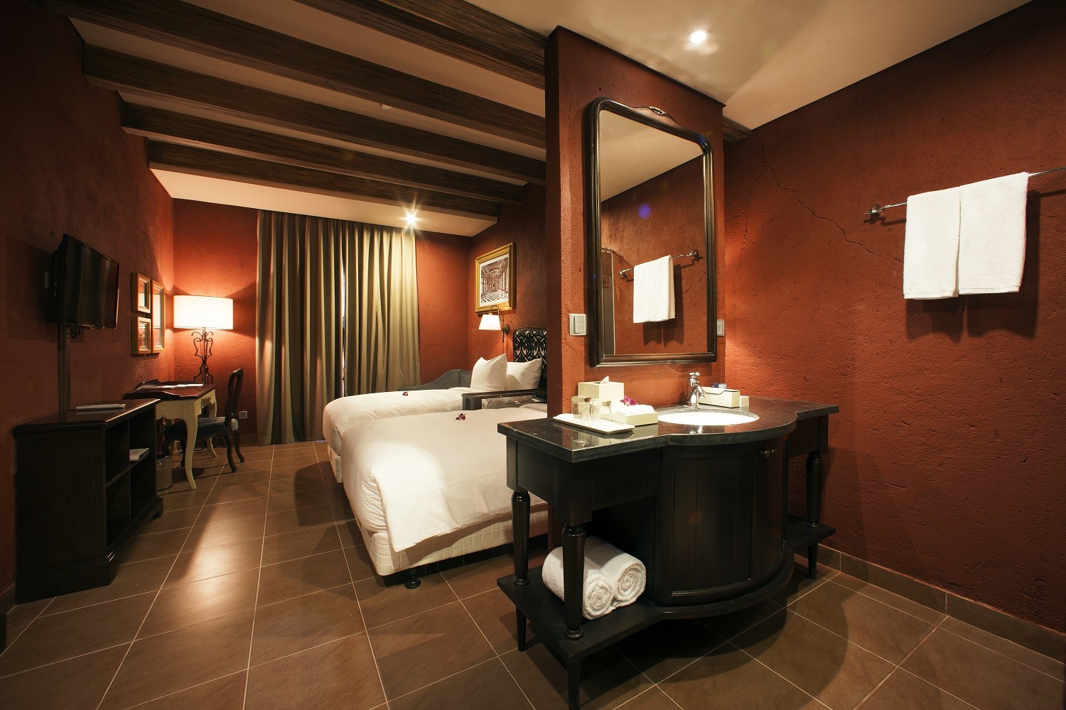 Mercure Danang French Village Bana Hills được vinh danh trong Top khách sạn 4 sao hàng đầu Việt Nam (Hình 5).