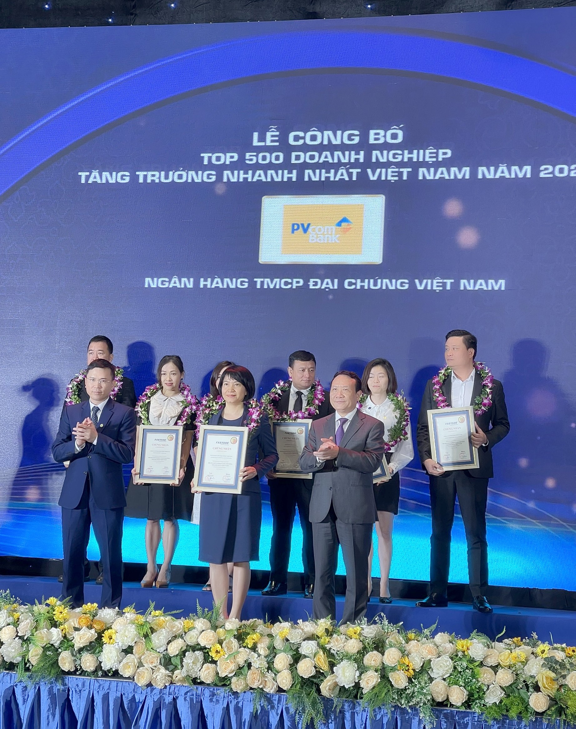 Tài chính - Ngân hàng - PVcomBank vinh dự trong Top 500 DN tăng trưởng nhanh nhất VN 2021