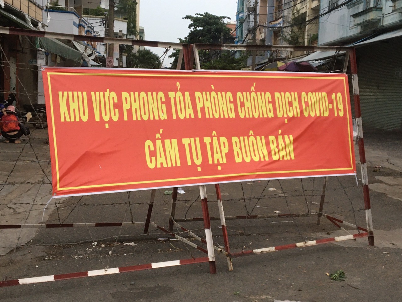 Sự kiện - TP.HCM: Nhịp sống chậm ngày đầu giãn cách xã hội theo Chỉ thị 16  (Hình 15).