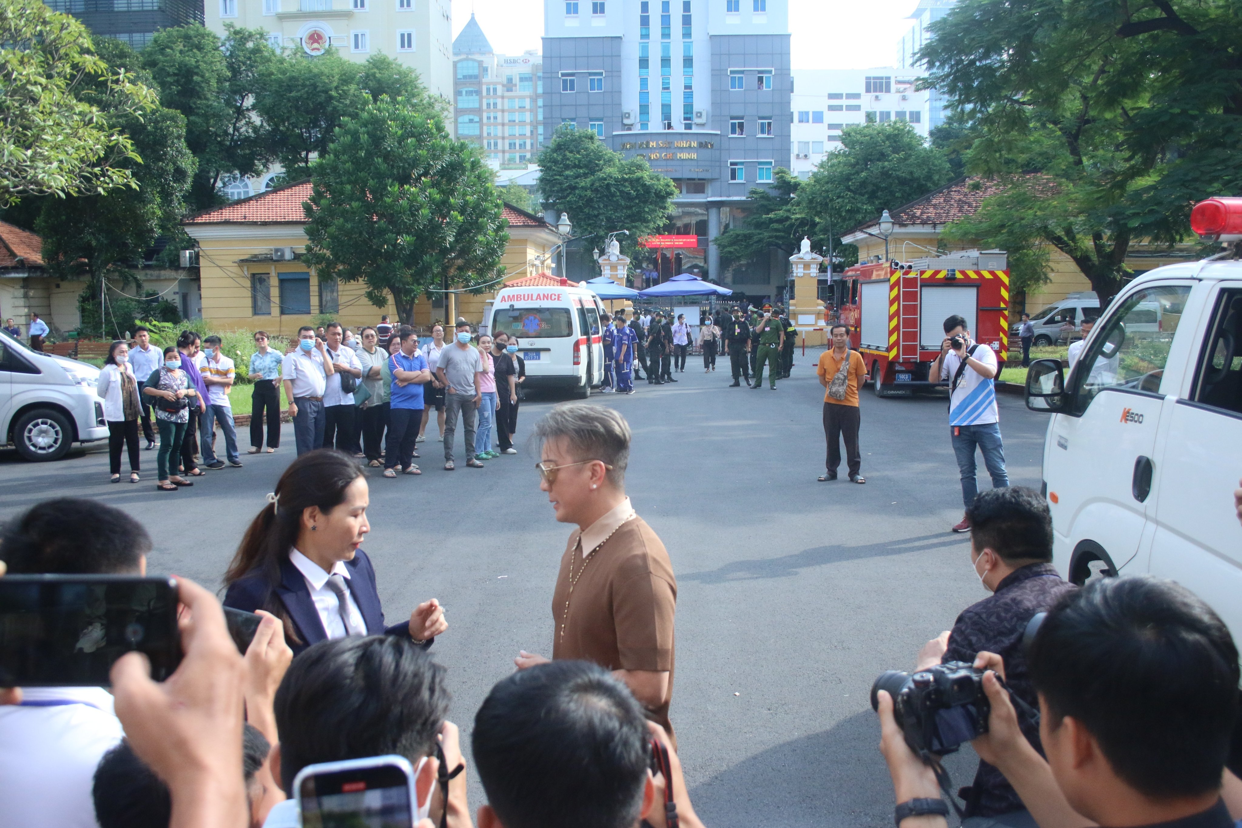 Hồ sơ điều tra - Hình ảnh toàn cảnh phiên xử bị cáo Nguyễn Phương Hằng và đồng phạm (Hình 7).