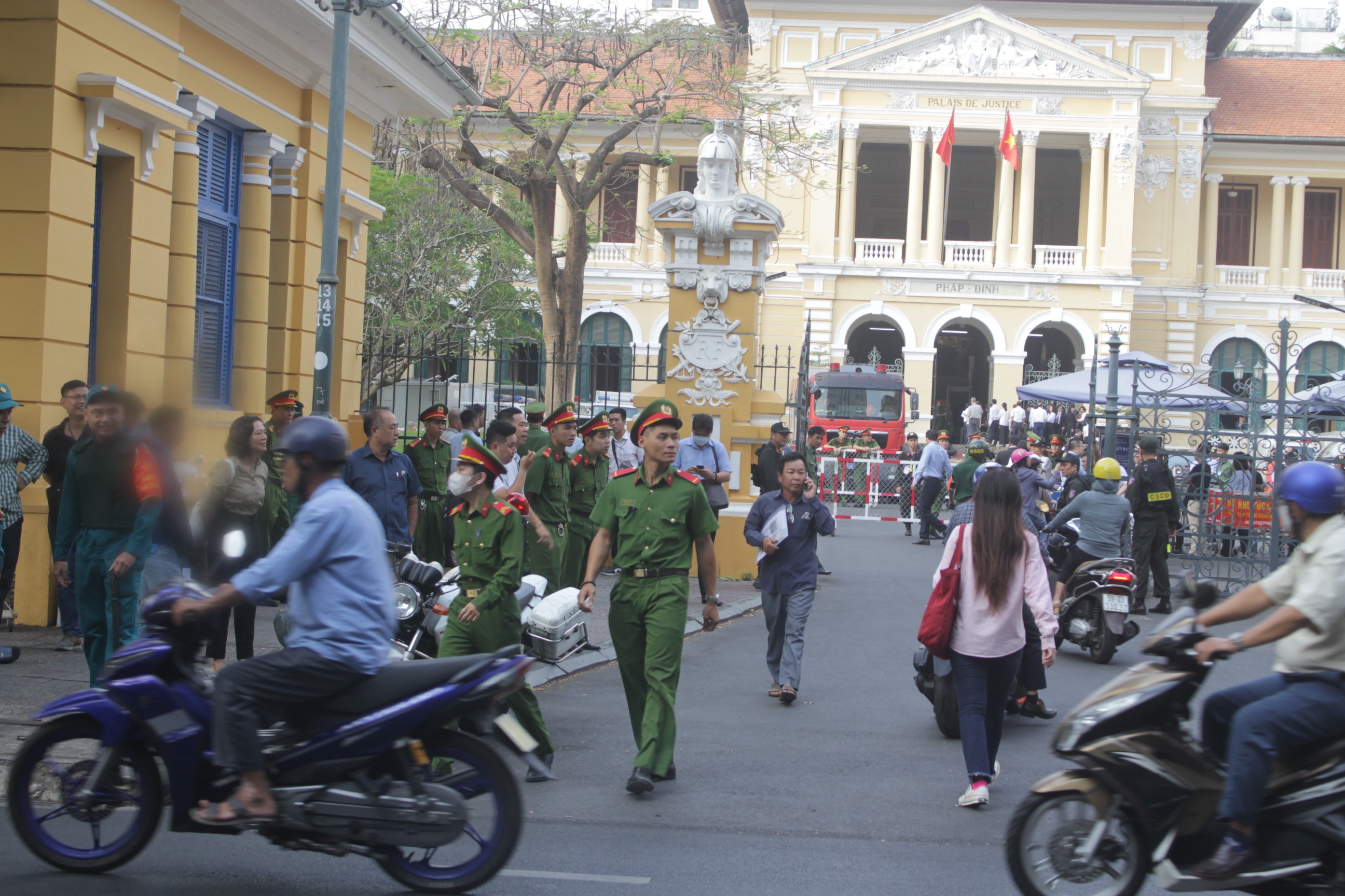 Hồ sơ điều tra - Những hình ảnh bên trong phiên tòa xét xử vụ Vạn Thịnh Phát (Hình 4).