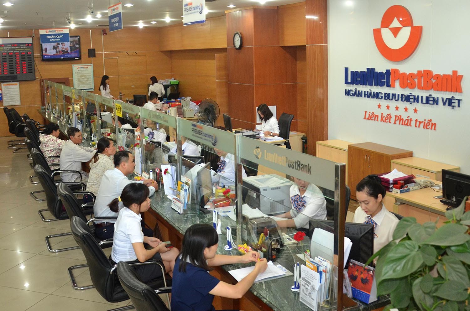 Tài chính - Ngân hàng - LienVietPostBank báo lãi gấp đôi cùng kỳ, chuẩn bị lên sàn UPCoM